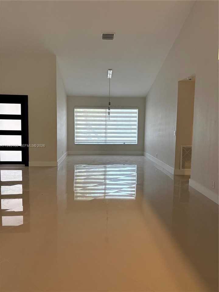 16209 Nw 15th St - Photo 3 of 8