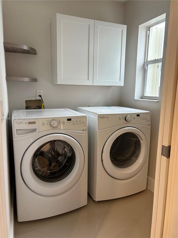 16209 Nw 15th St - Photo 4 of 8