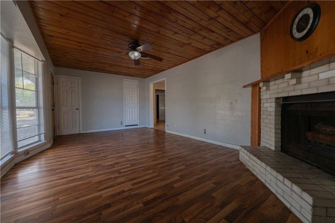 1719 Austin St - Photo 4 of 18