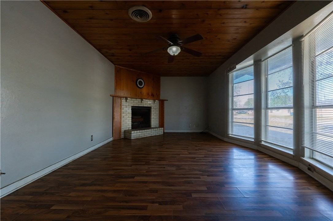 1719 Austin St - Photo 6 of 18