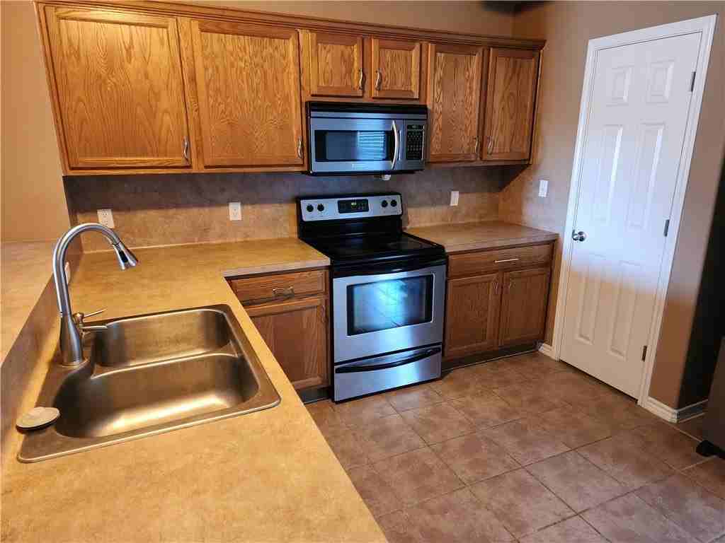 3826 Los Arroyos Dr - Photo 3 of 7