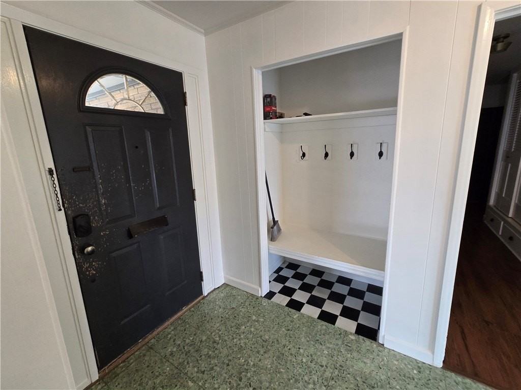 441 Montclair Dr - Photo 3 of 12