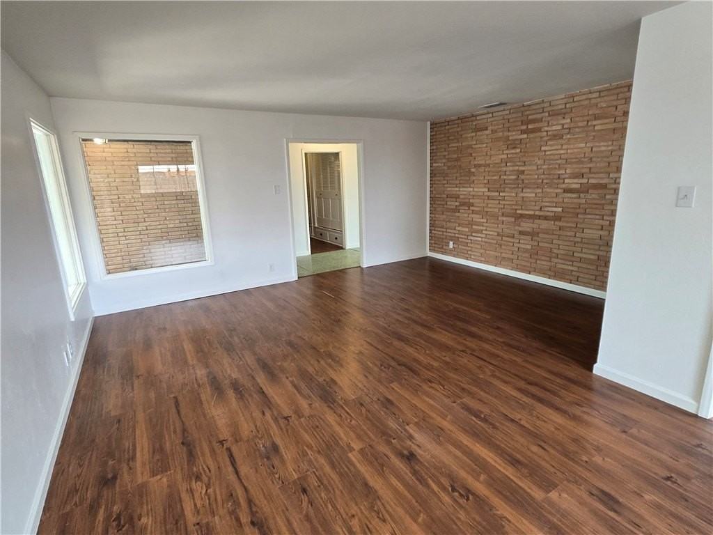 441 Montclair Dr - Photo 4 of 12