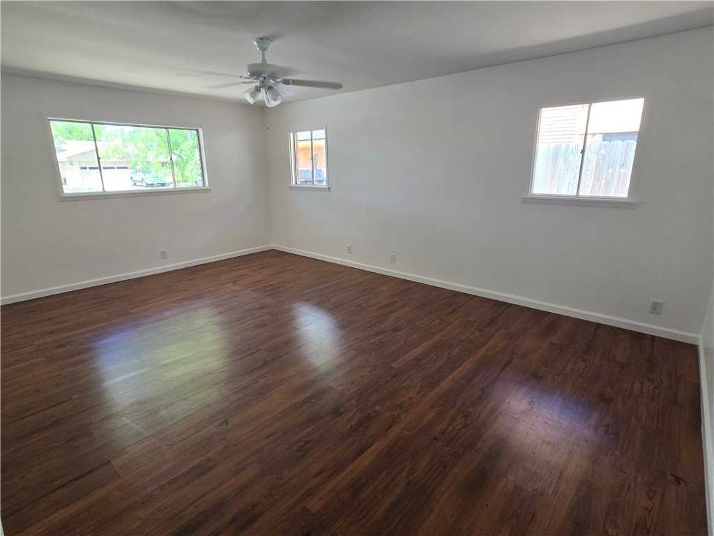 441 Montclair Dr - Photo 6 of 12