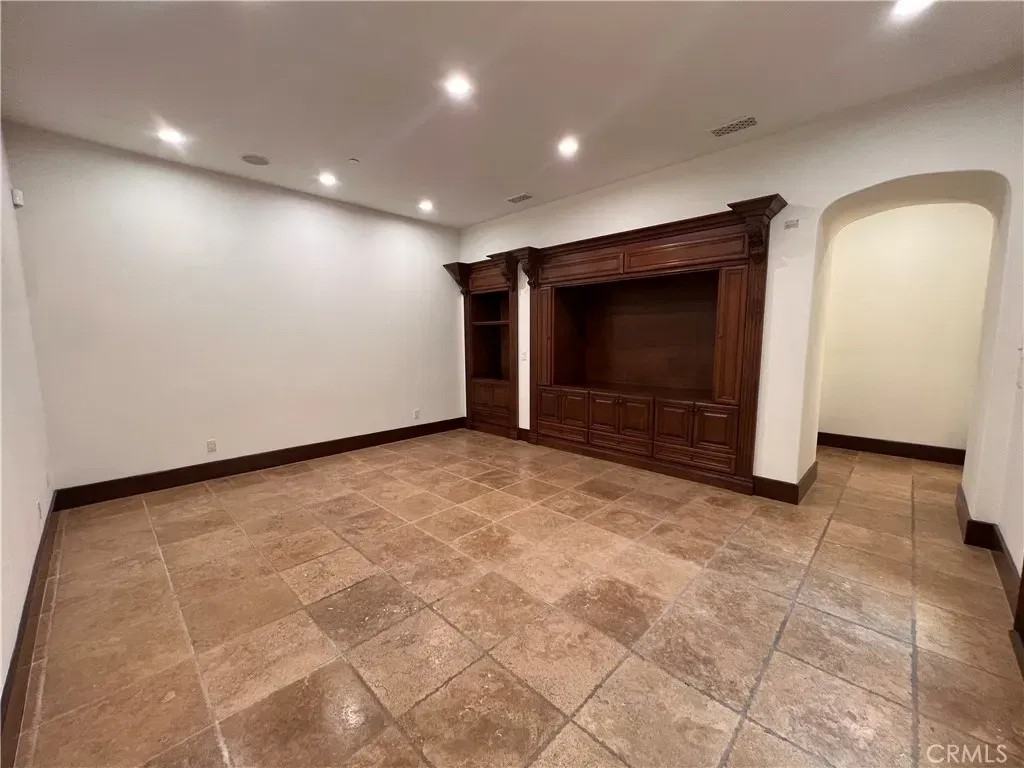 21 Jewel Flower - Photo 3 of 8