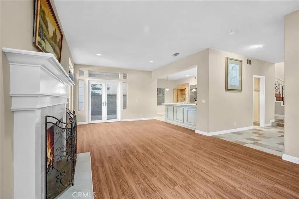 25711 Wood Brook Rd - Photo 3 of 8