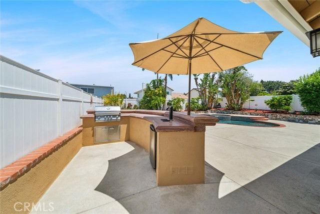 25101 Northrup Dr - Photo 2 of 8