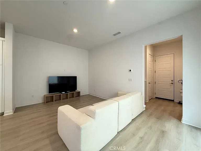 179 Yugen - Photo 6 of 8