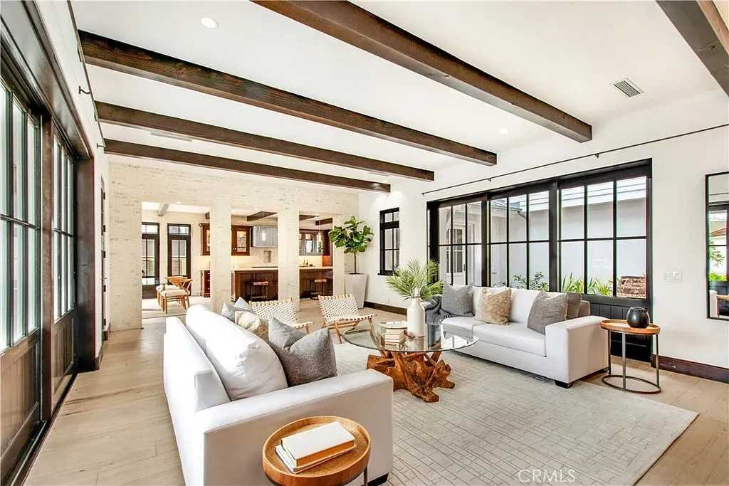 2461 Marino Dr - Photo 2 of 8