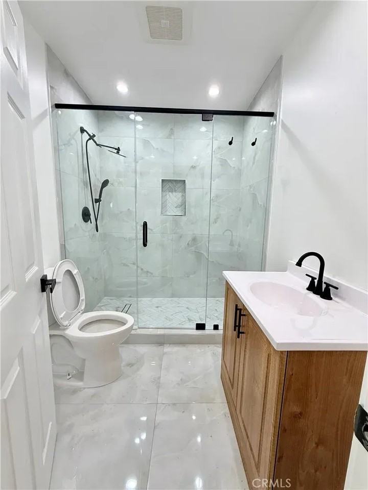 17438 Horace St - Photo 7 of 8