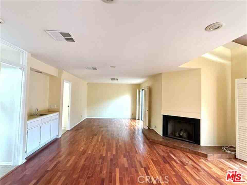 10740 National Blvd - Photo 3 of 21