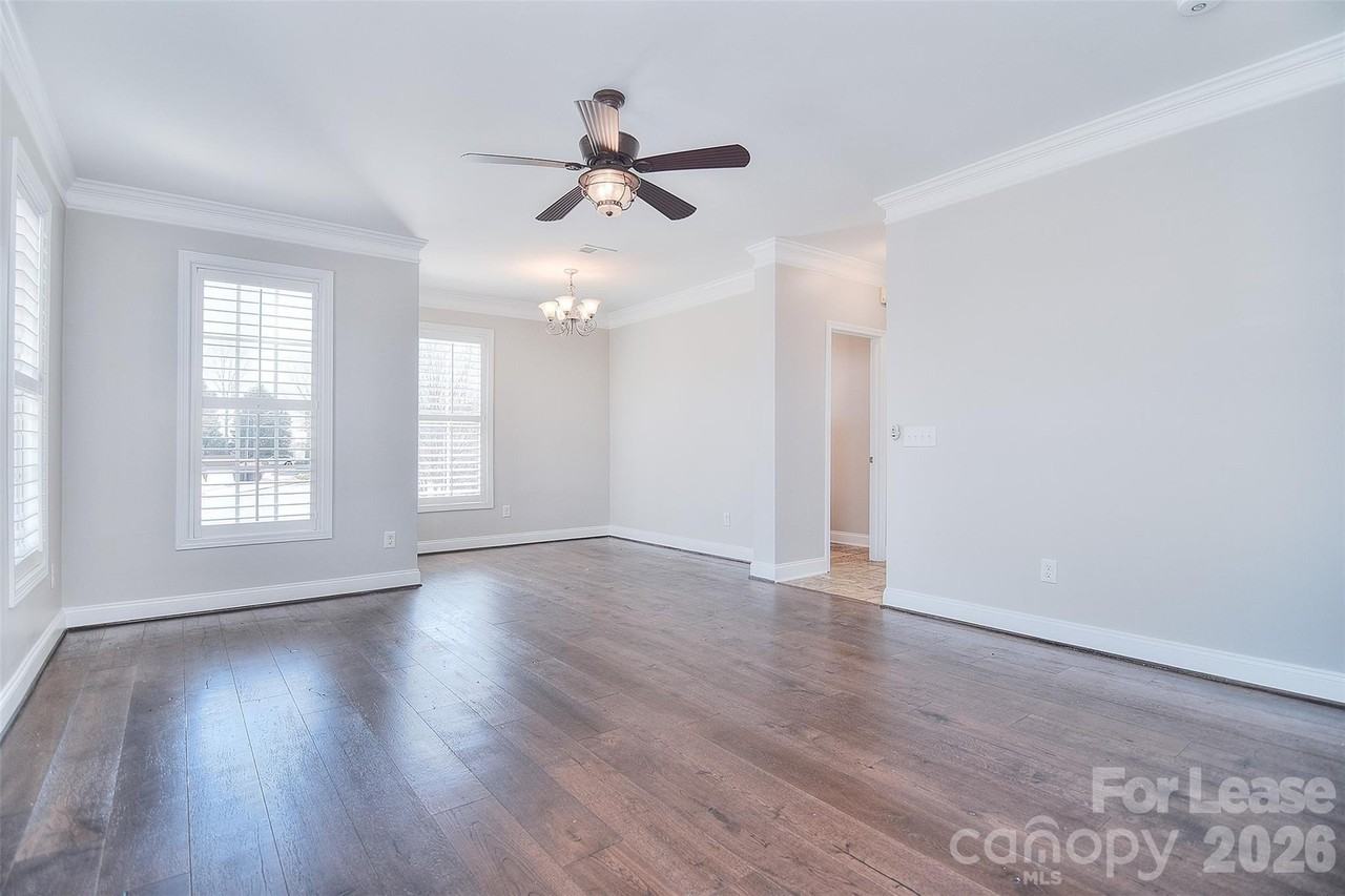 11058 Cedar Walk Ln - Photo 6 of 34