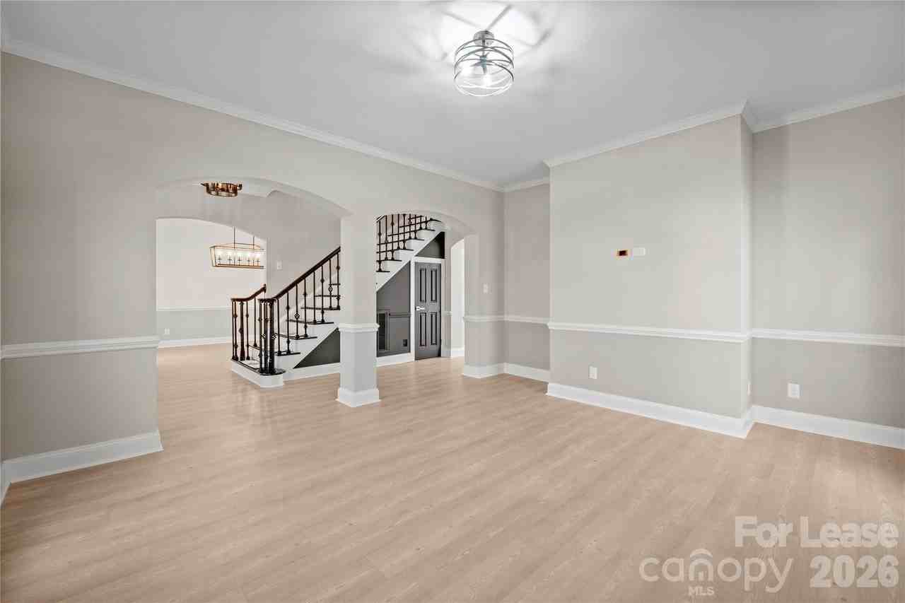 5901 Daria Ct - Photo 6 of 45