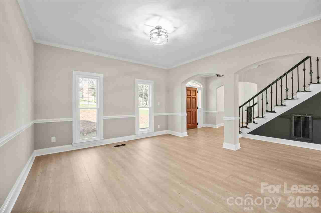 5901 Daria Ct - Photo 7 of 45