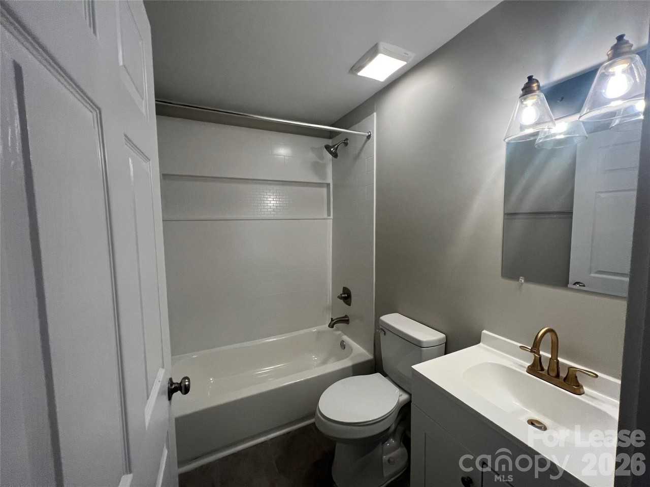 534 N Church St - Photo 5 of 8