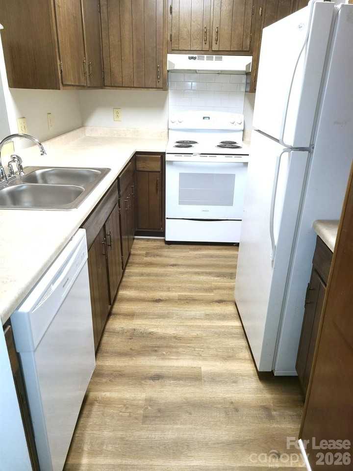 2141 Selwyn Ave Apt 212 - Photo 2 of 9