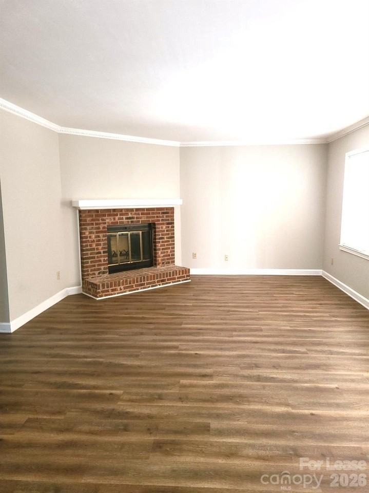 2141 Selwyn Ave Apt 212 - Photo 3 of 9