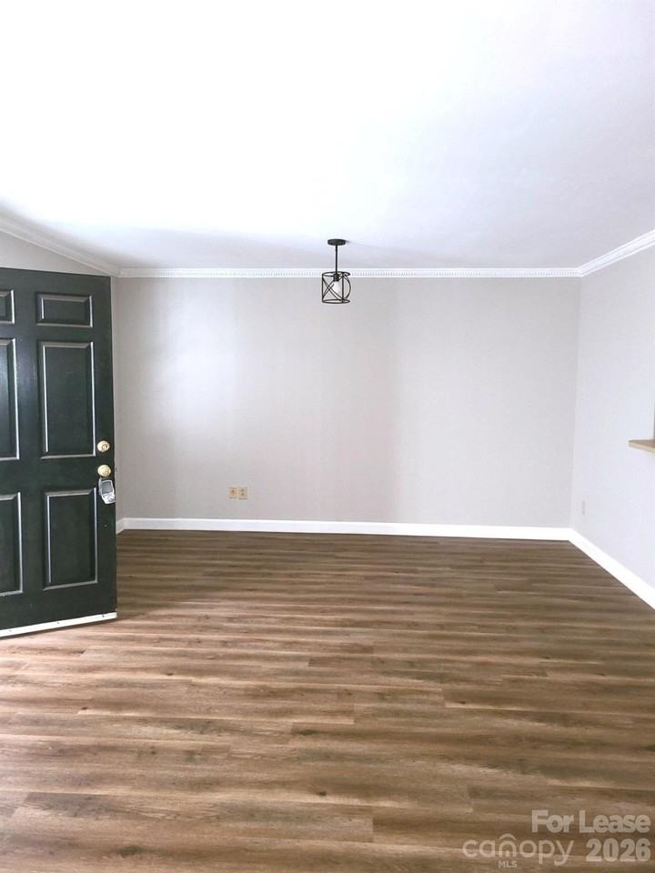 2141 Selwyn Ave Apt 212 - Photo 4 of 9