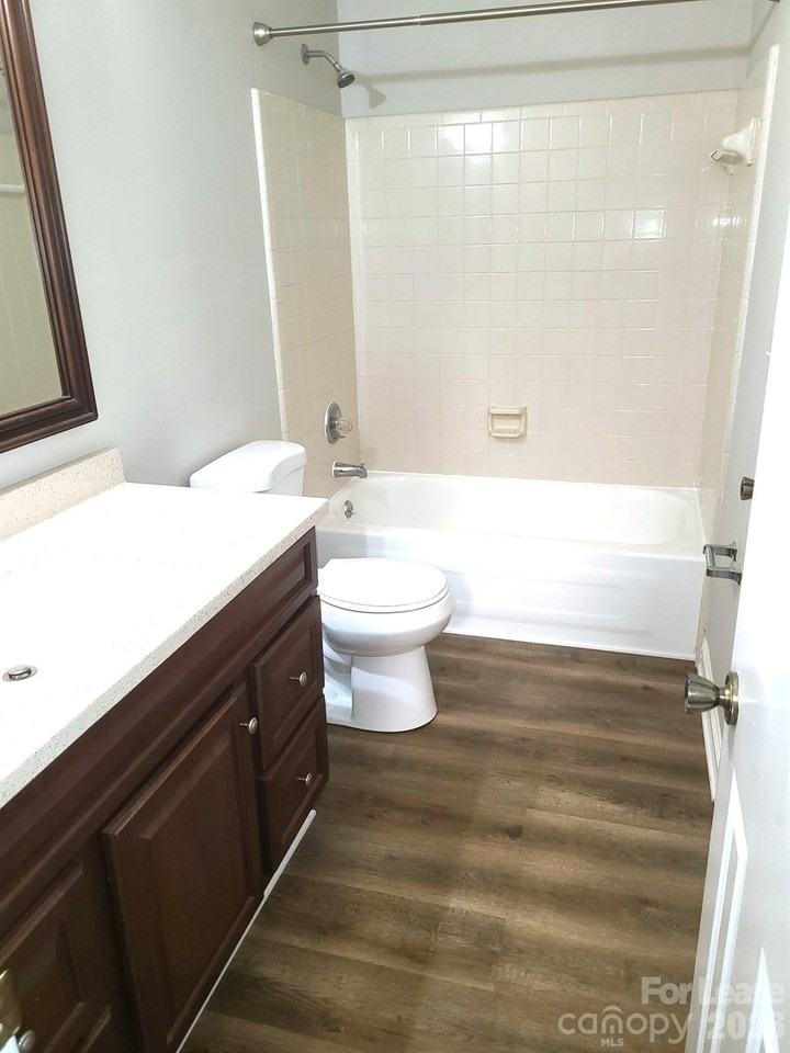 2141 Selwyn Ave Apt 212 - Photo 6 of 9