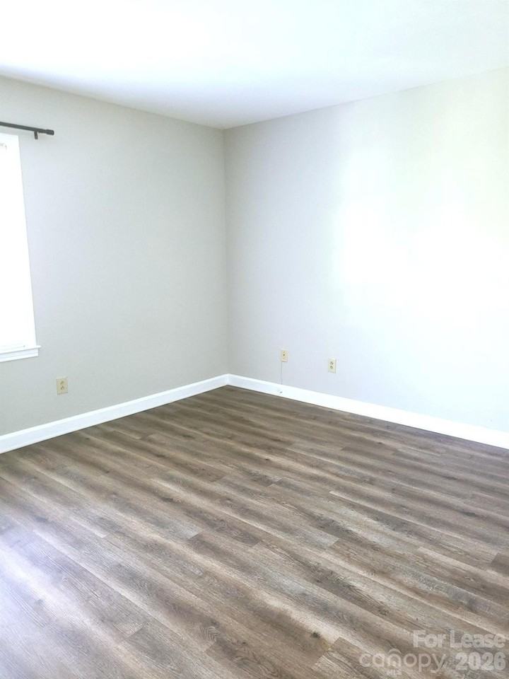 2141 Selwyn Ave Apt 212 - Photo 7 of 9