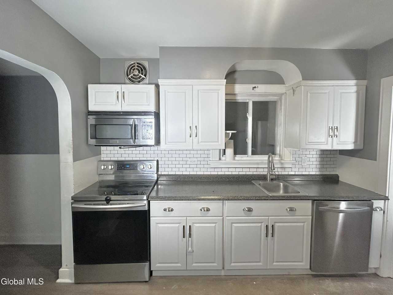 21 Fordham Ct - Photo 7 of 15