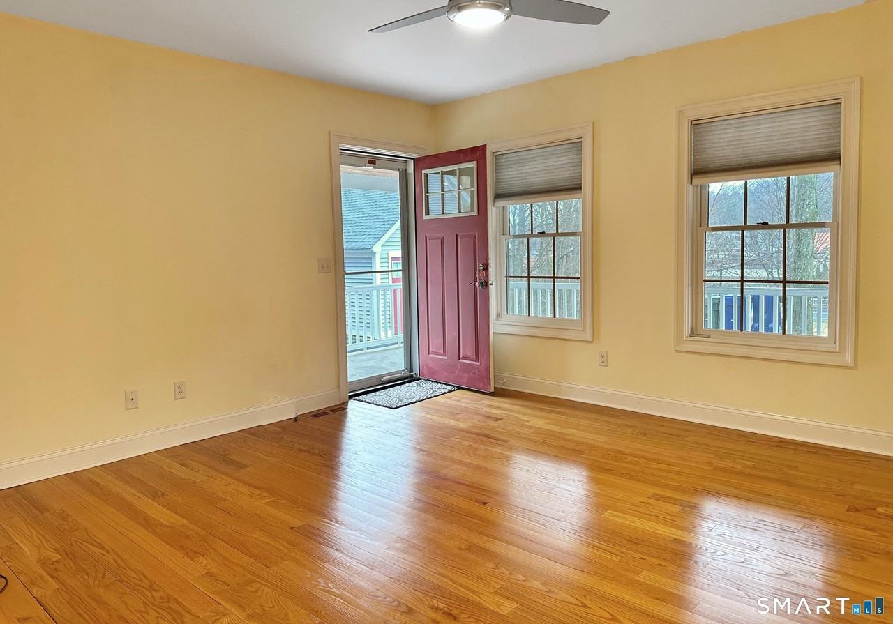 8 Woodside Ave - Photo 5 of 21