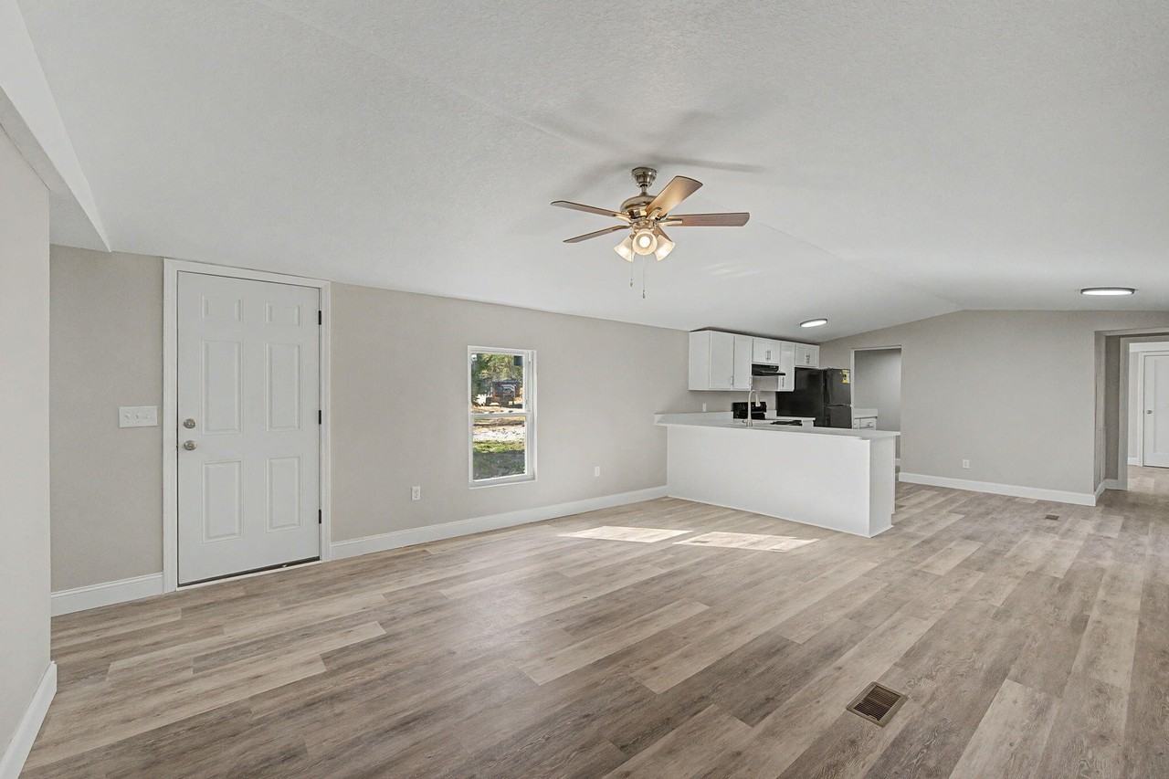 512 W Bach Dr - Photo 7 of 33