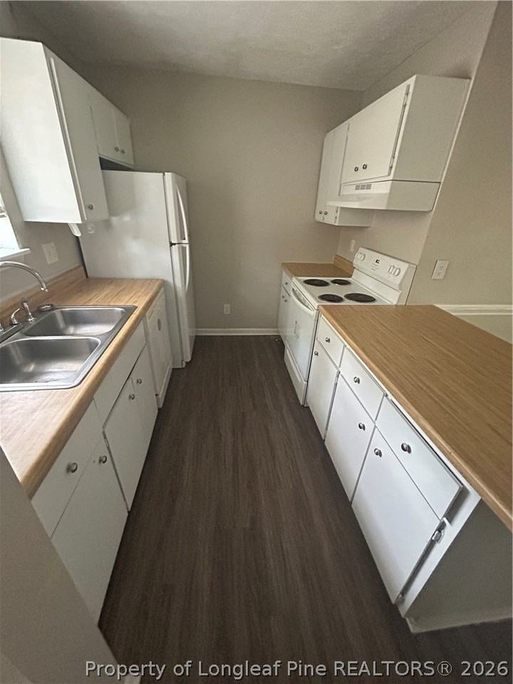 841 Applewood Ln - Photo 2 of 9