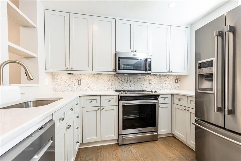 3501 Roswell Rd Ne Apt 302 - Photo 3 of 14