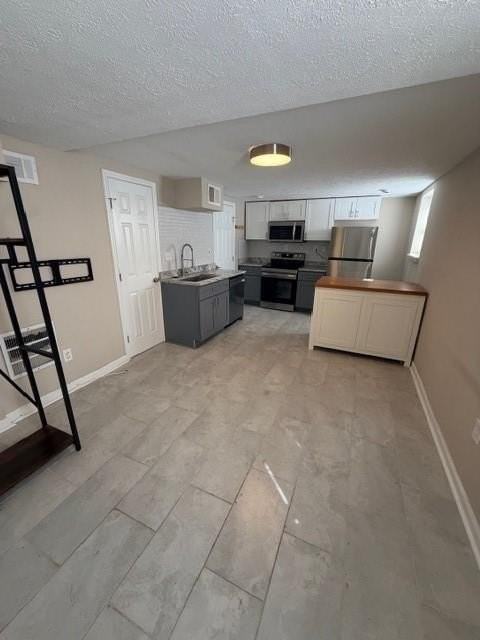 1923 Thompson Ave Unit 2 - Photo 2 of 11