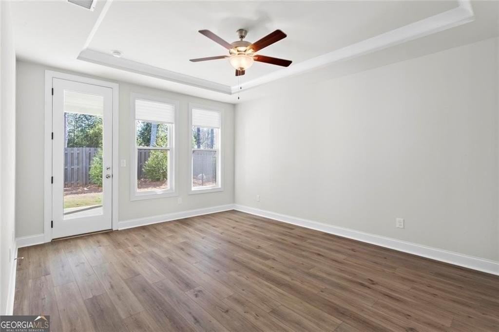 491 Pearl St - Photo 4 of 19