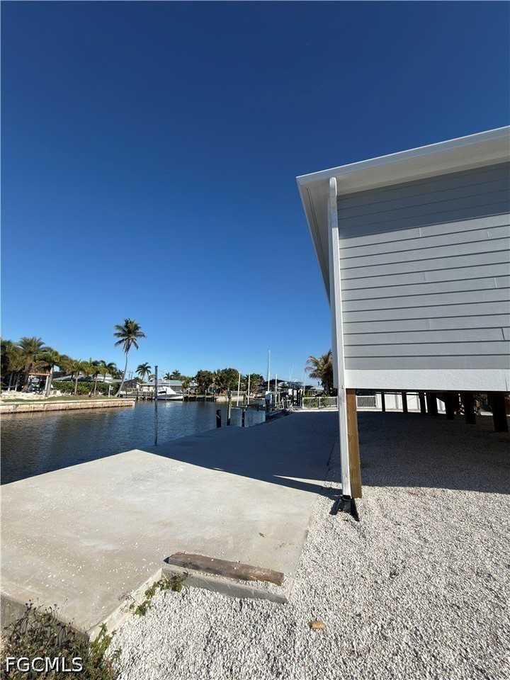 2381 Oleander St - Photo 2 of 16