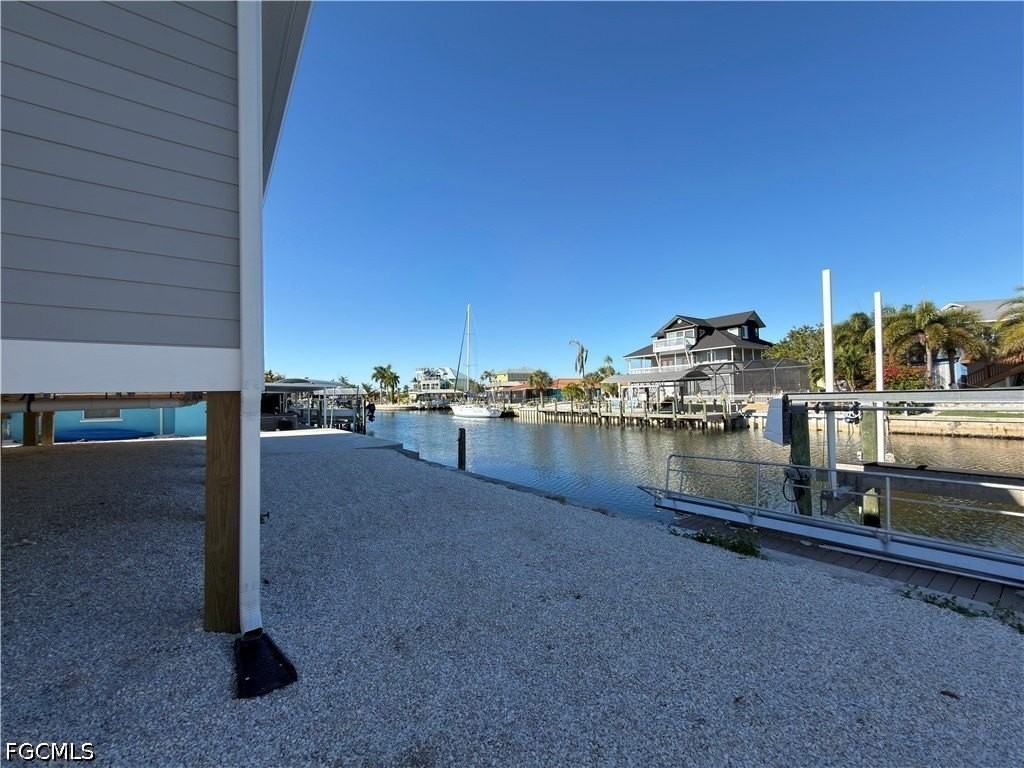 2381 Oleander St - Photo 3 of 16