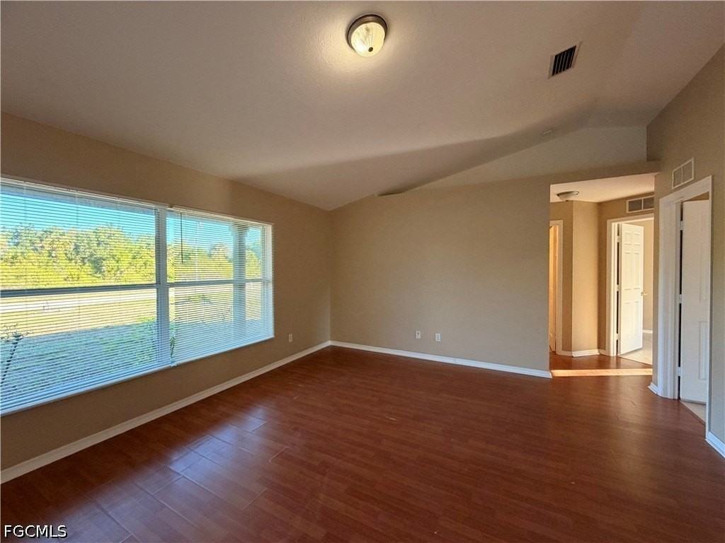 1040 Grant Blvd - Photo 5 of 31