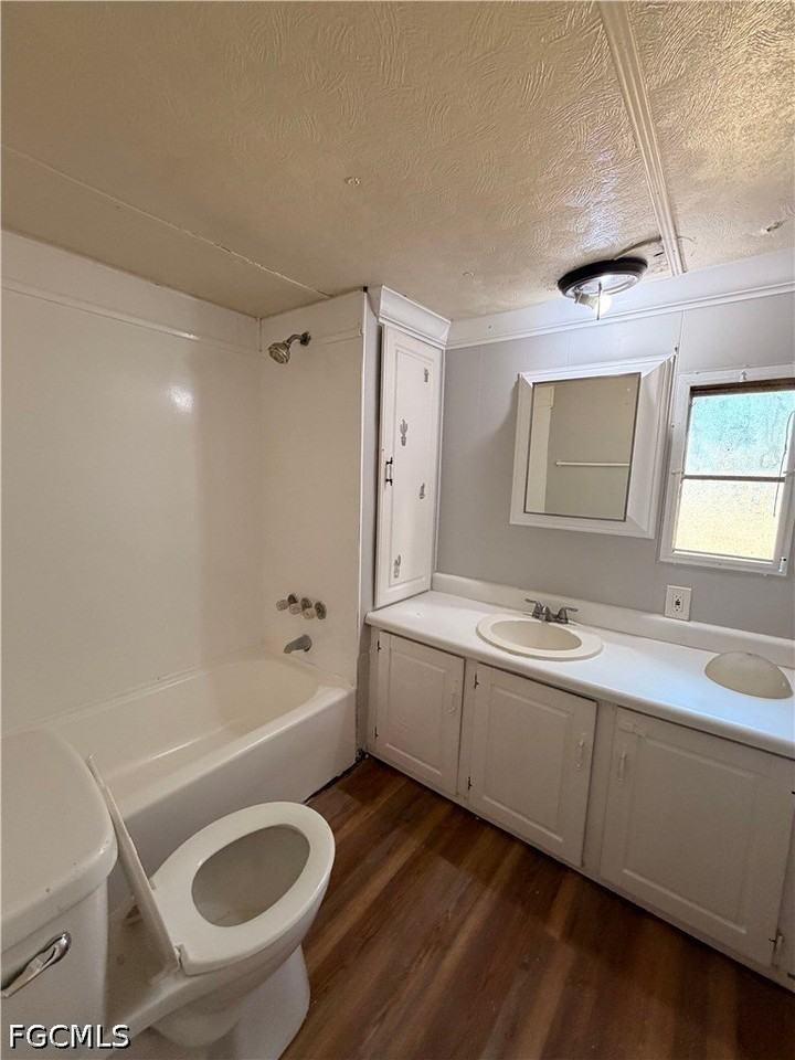 8028 Breeze Dr - Photo 5 of 6