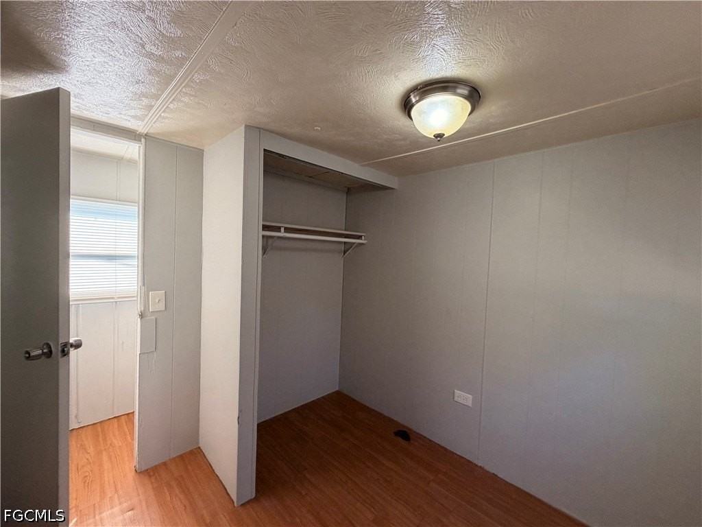 8028 Breeze Dr - Photo 6 of 6