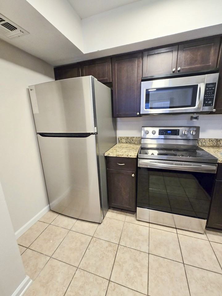 Cypress Lake Dr - Photo 4 of 11