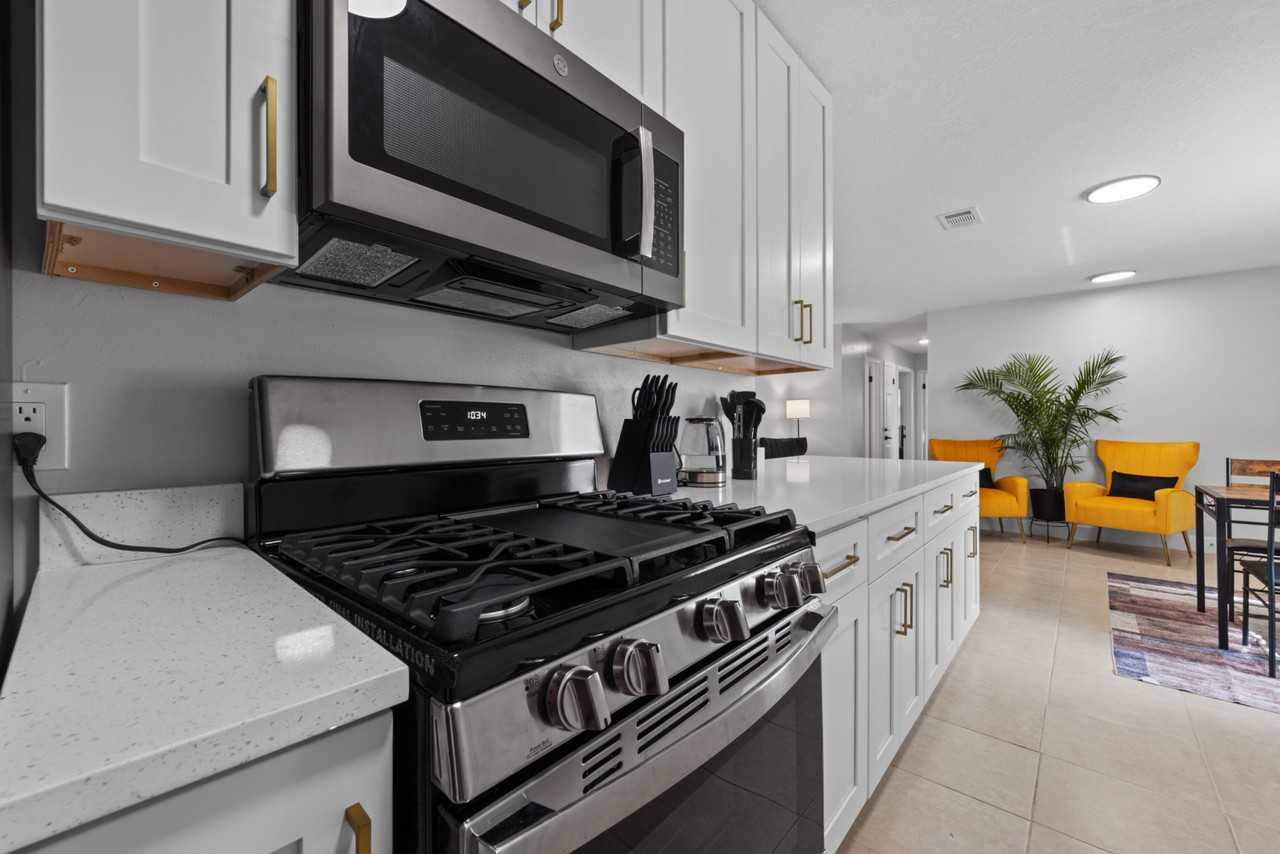 Key Largo Dr W - Photo 4 of 50