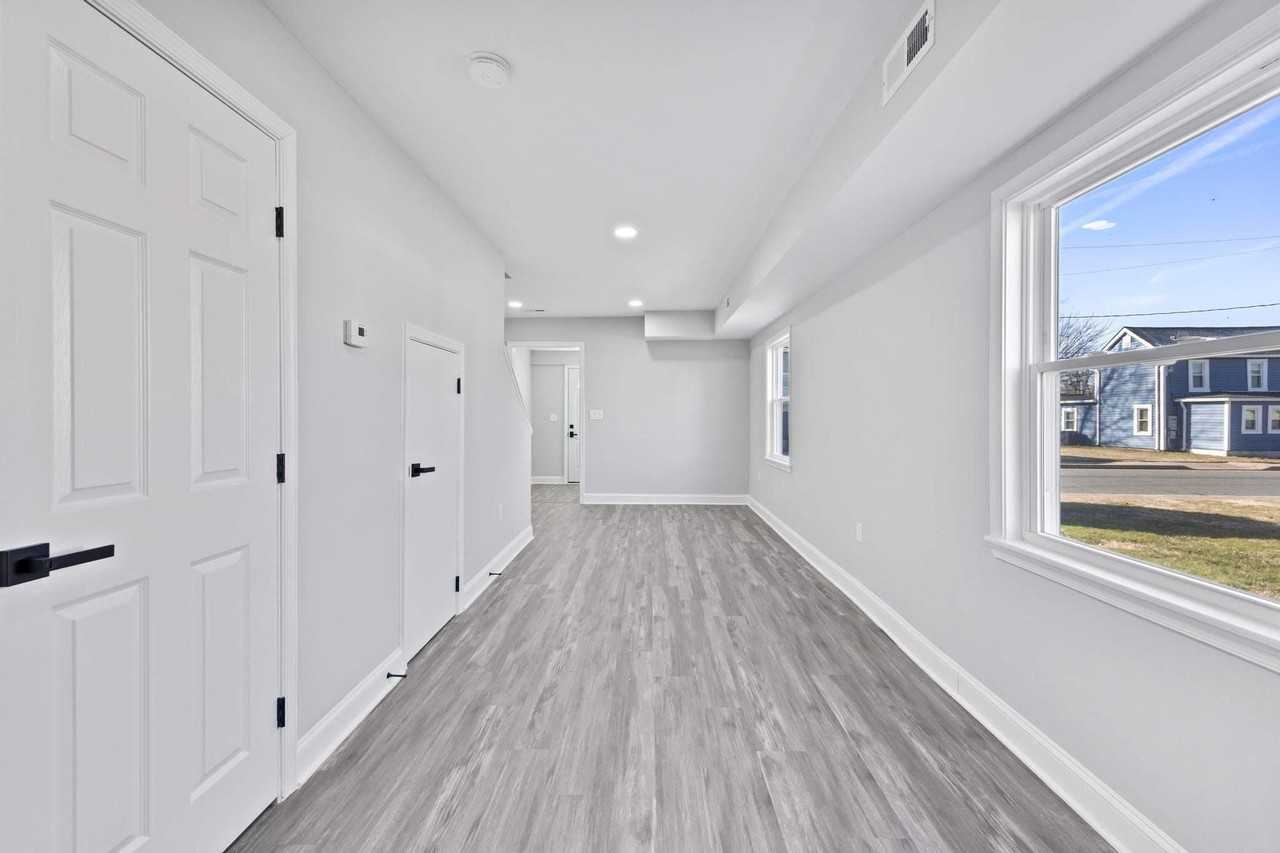 Sycamore Ave - Photo 2 of 5