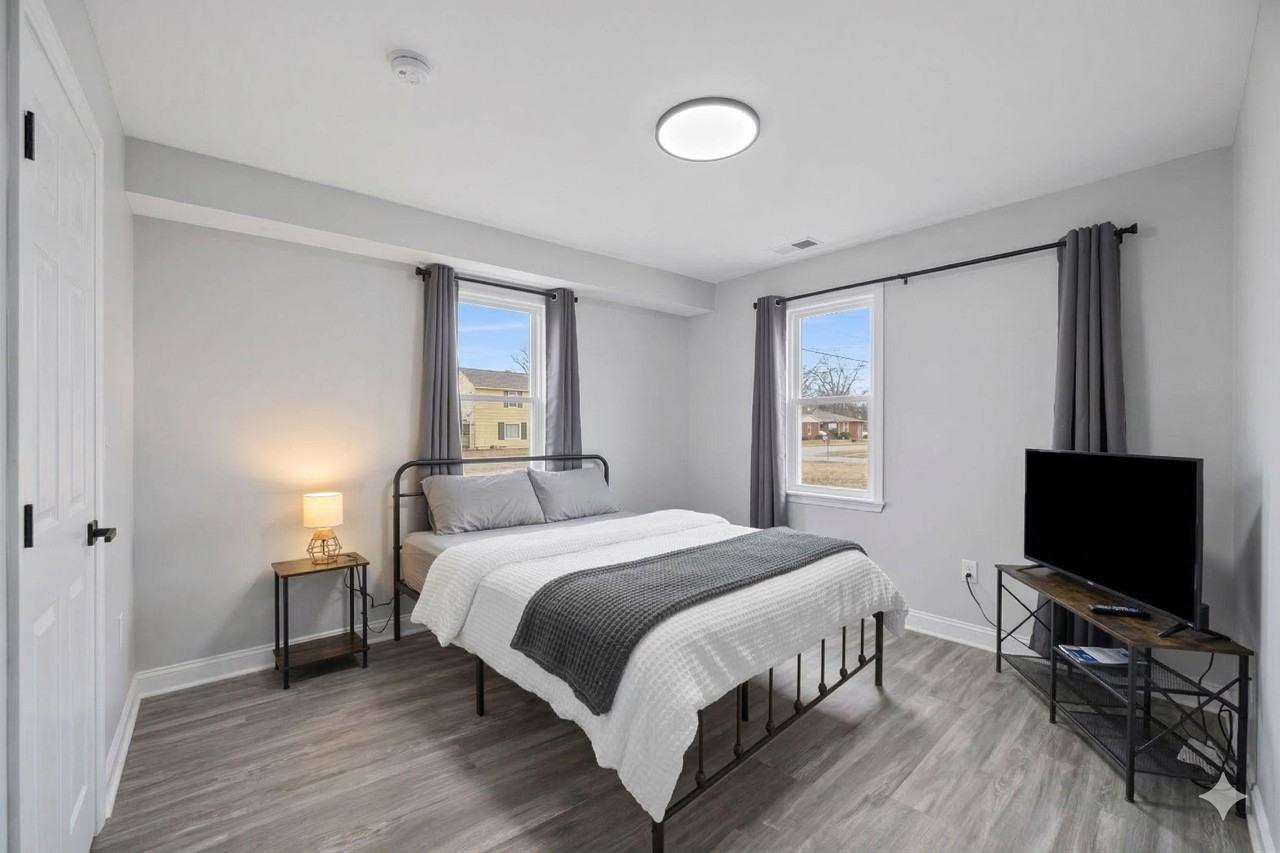 Sycamore Ave - Photo 3 of 5