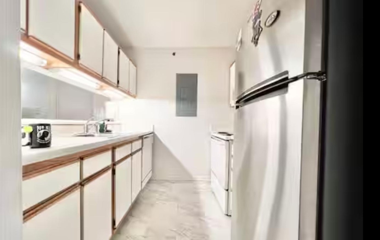 University Ct - Photo 4 of 17