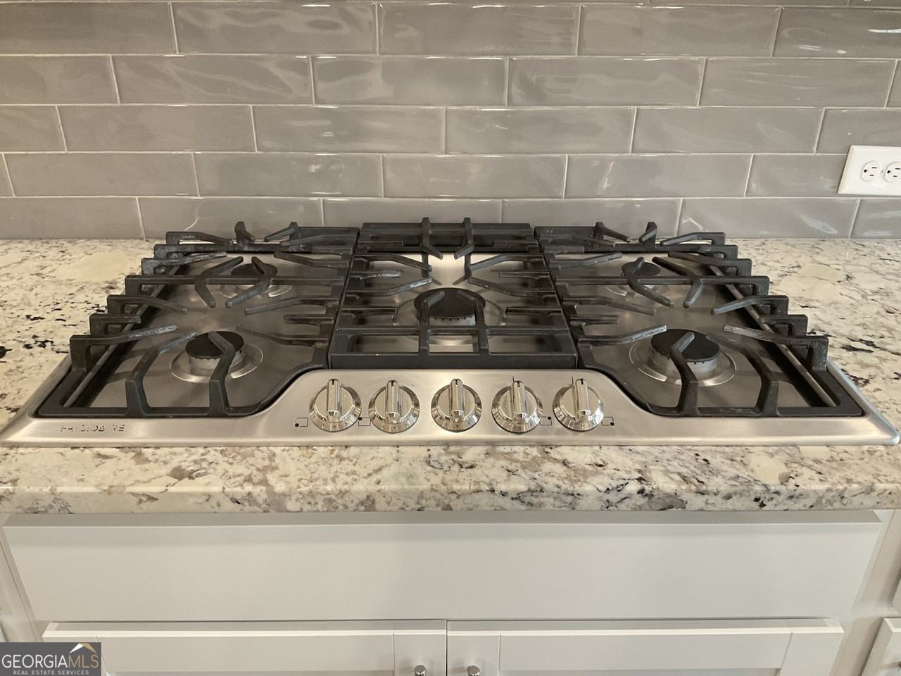 240 Hollis St - Photo 4 of 23