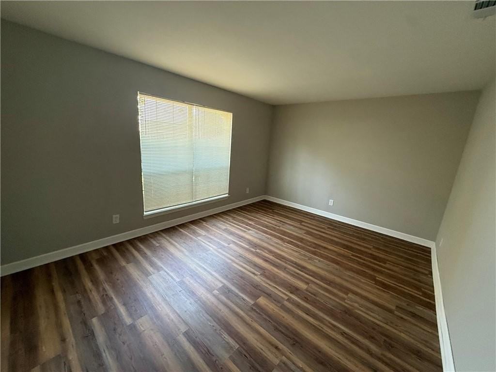 505 Newport Dr W - Photo 3 of 28