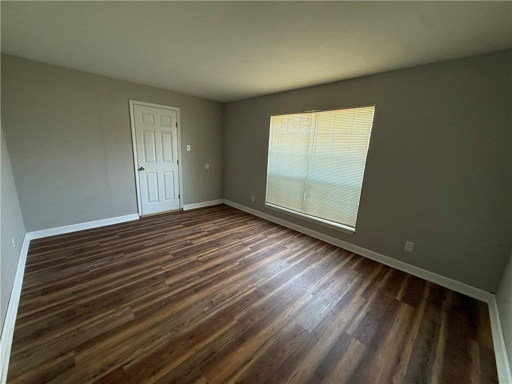 505 Newport Dr W - Photo 4 of 28