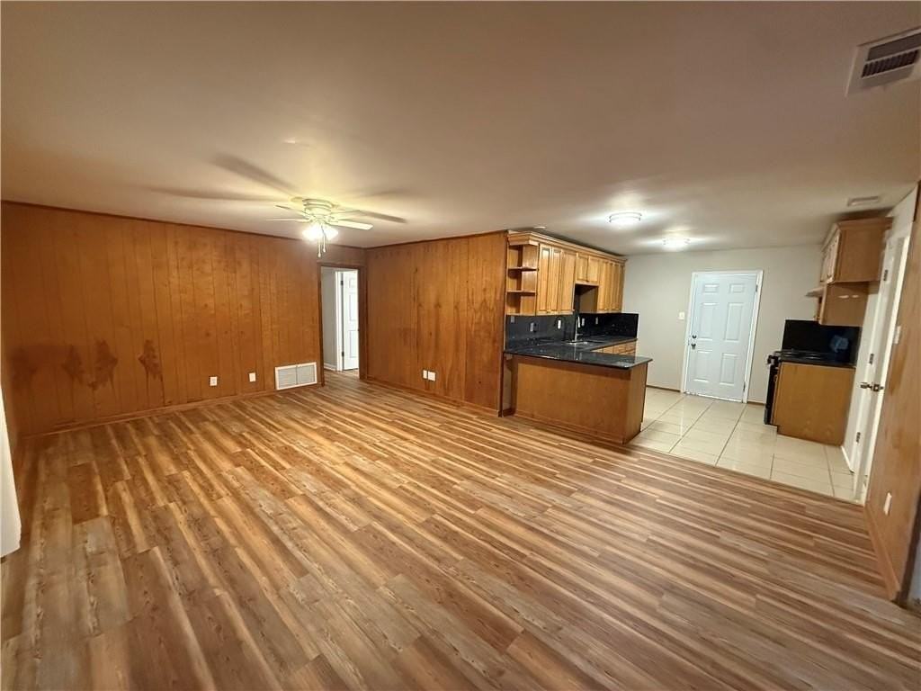 505 Newport Dr W - Photo 6 of 28