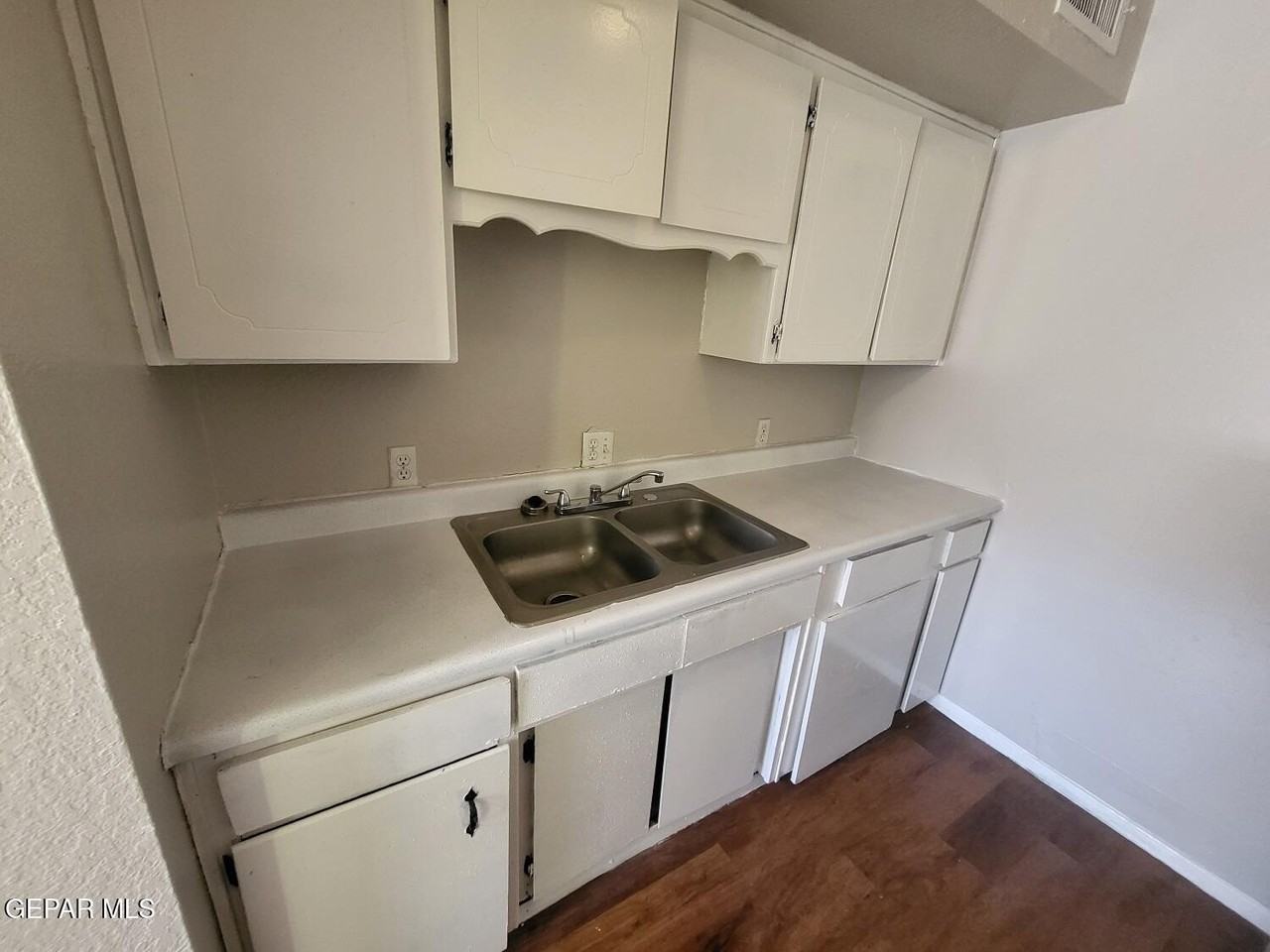 5209 Carousel Dr #6 - Photo 6 of 10