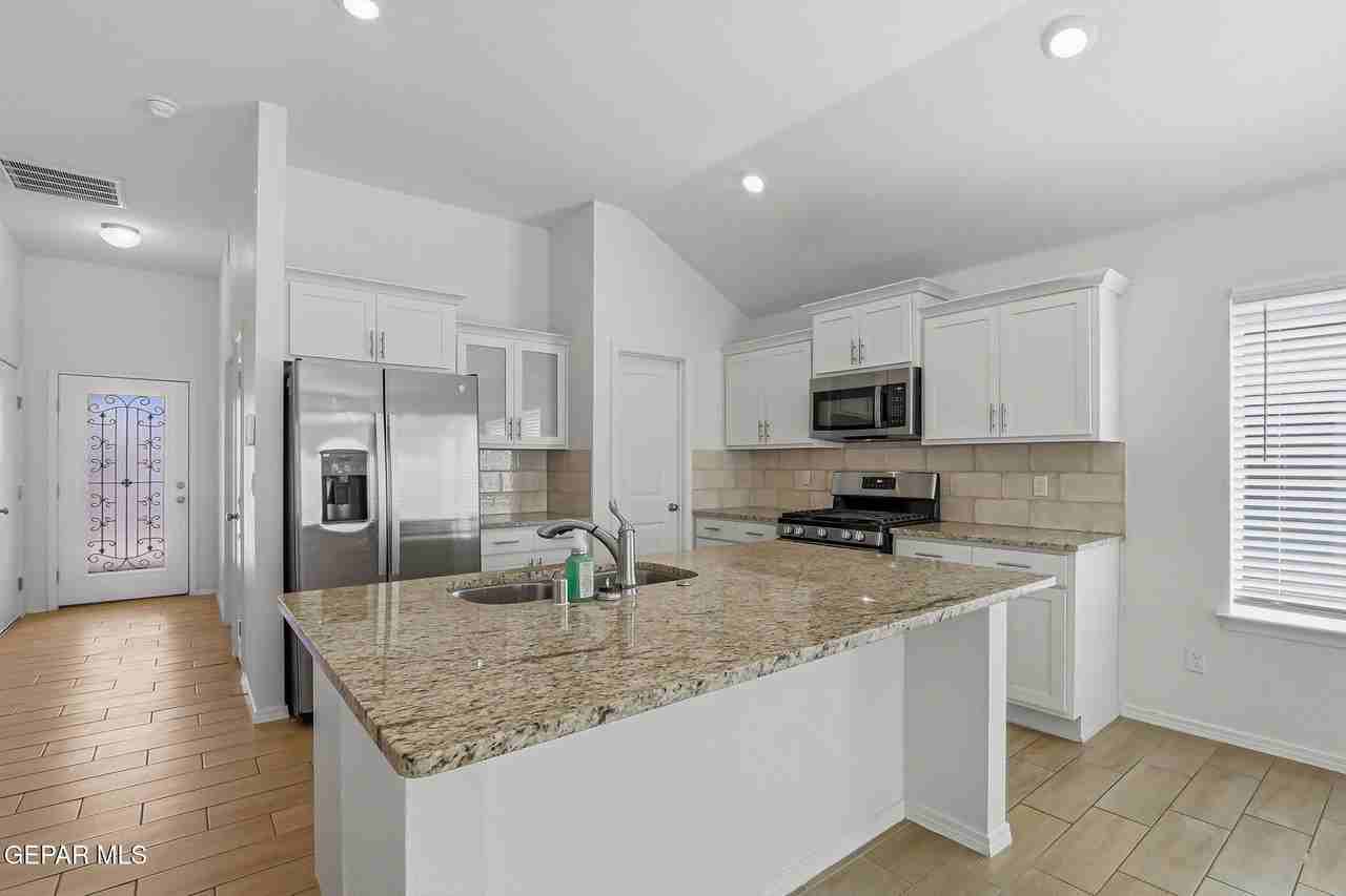 12413 Oconnor Dr - Photo 7 of 37