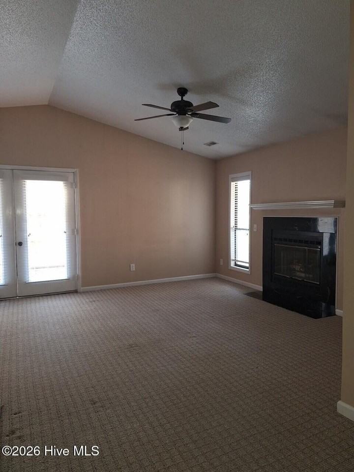 143 Pine Branches Close - Photo 2 of 11