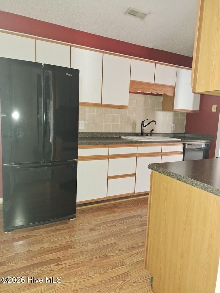 143 Pine Branches Close - Photo 4 of 11