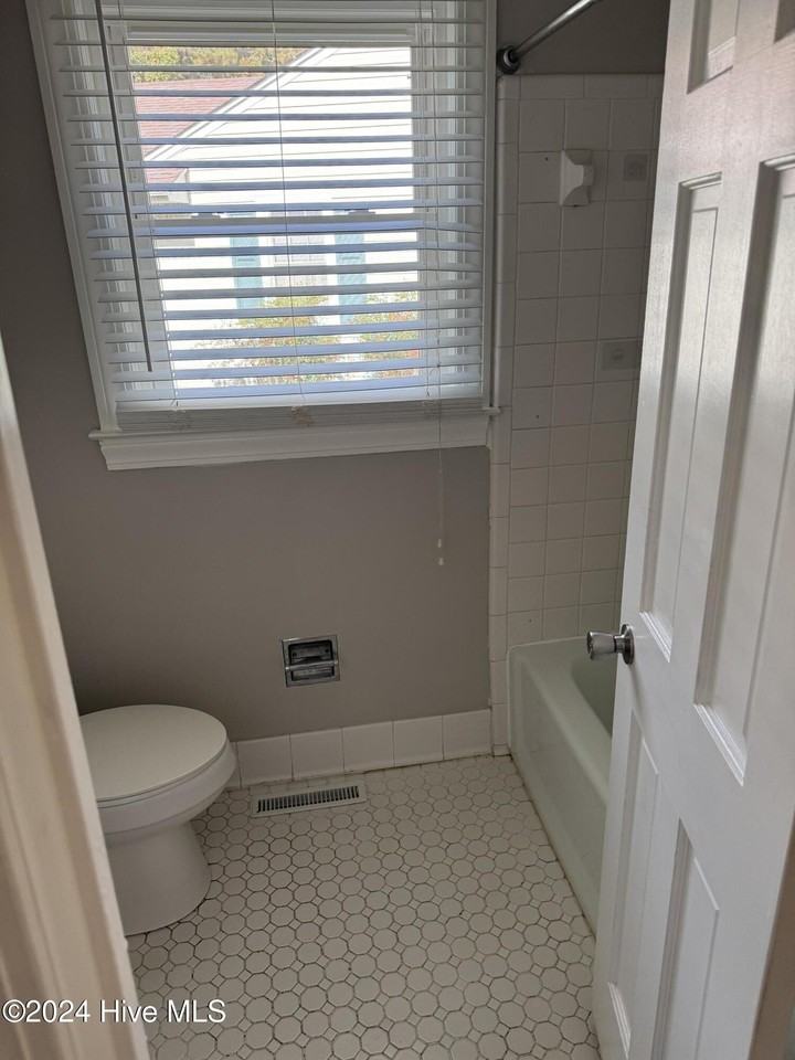 110 Hardee St - Photo 5 of 18